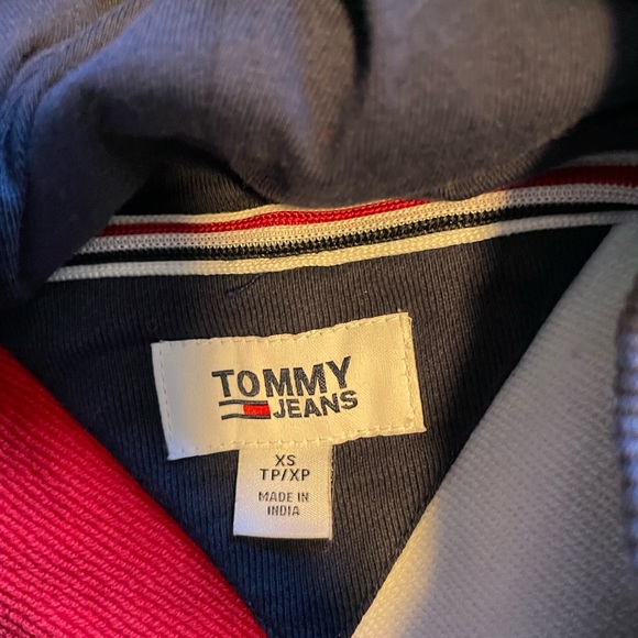 Tommy hoodie. Hardly worn. - Picture 3 of 3